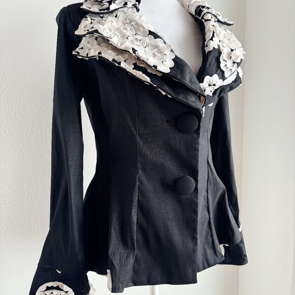 VINTAGE BLACK BLAZER WITH WHITE FLORAL APPLIQUE - Picture 11 of 12